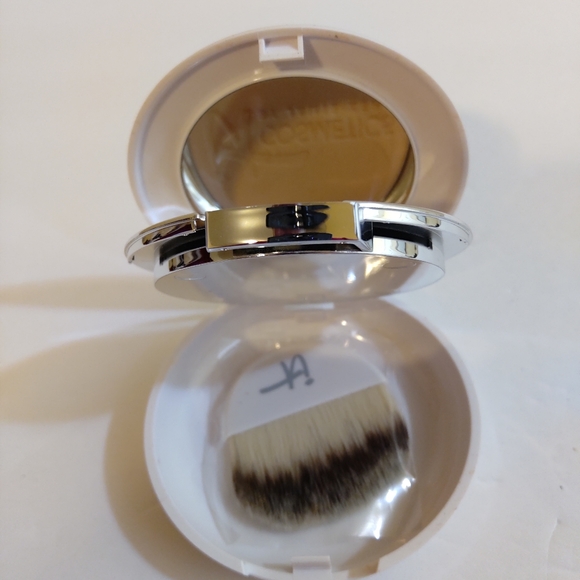 NEW  IT COSMETICS Celebration Foundation Illumination Tan Full Size - Picture 7 of 8